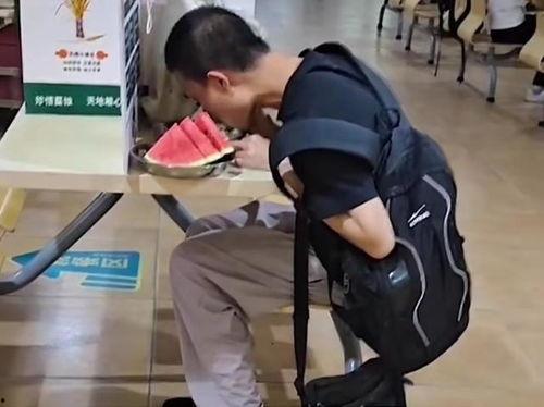 韦东奕吃瓜,揭秘数学天才的日常生活趣事