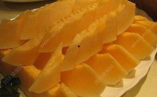 吃哈密瓜喉咙发麻,哈密瓜诱人却引发喉咙麻感之谜