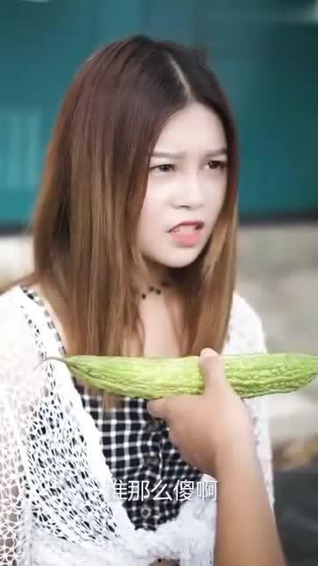 美女吃瓜好漂亮,美女吃瓜，美艳动人