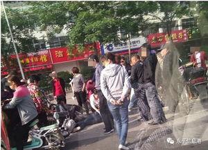 路口电动车吃瓜,街头文化还是安全隐患？