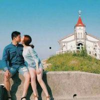 弯腰吃瓜情侣头像,甜蜜情侣头像诠释浪漫时光