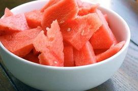 下雨吃瓜梳头,悠然自得夏日时光