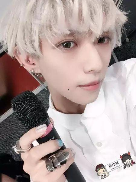 女腹肌吃瓜,揭秘女性健身之美