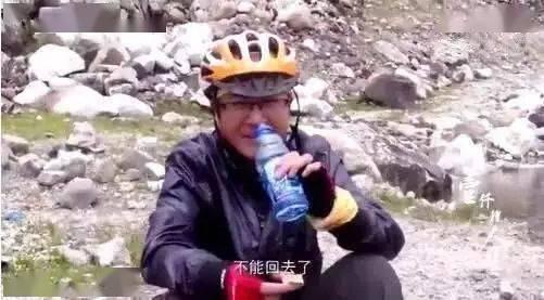 骑在墙头上吃瓜,揭秘网络热议背后的真相与趣味