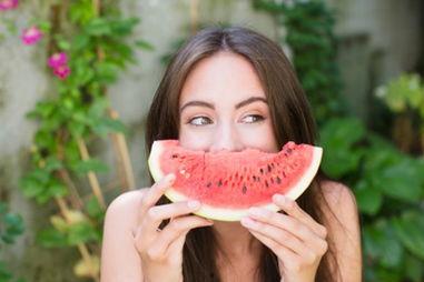 冬看雪 夏吃瓜,冬赏雪景，夏品瓜香