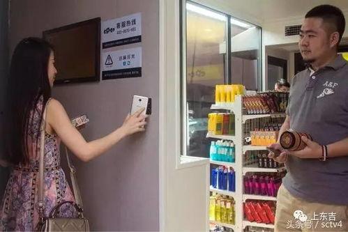 小俩口超市吃瓜,甜蜜日常曝光